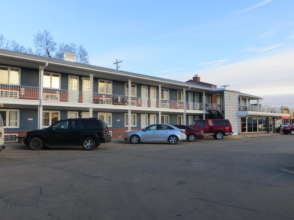 Midtown Western Inn - カーニー エクステリア 写真
