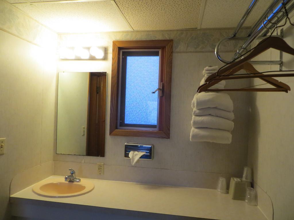 Midtown Western Inn - カーニー 部屋 写真